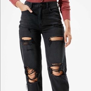 Black distressed American eagle mom jeans 4